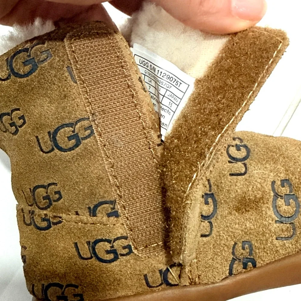UGG Keelan Embossed Logo Boots for‎ toddlers 8